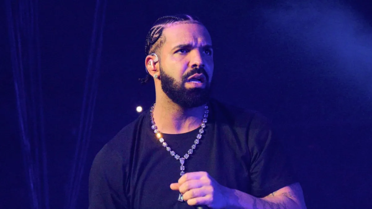 Drake’s Viral Concert Photo Sparks ‘Dystopian’ Reactions: “This Feels Unsettling”